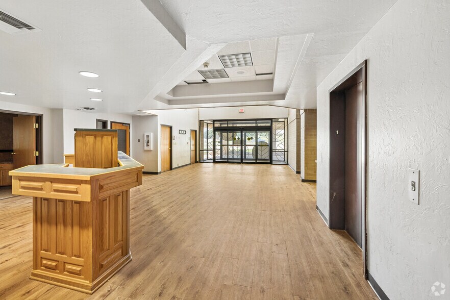 More Photos Of 230 N Midwest Blvd, Oklahoma City Medical For Sale
