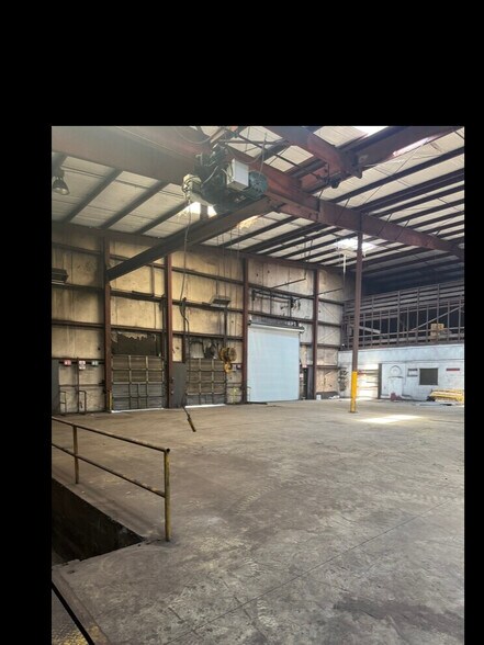 More Photos Of 3335 35th Ave N, Birmingham Manufacturing For Lease