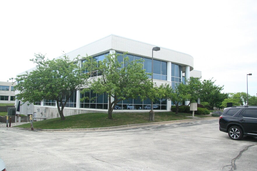 More Photos Of N28W23050 Roundy Dr, Pewaukee Office For Sale