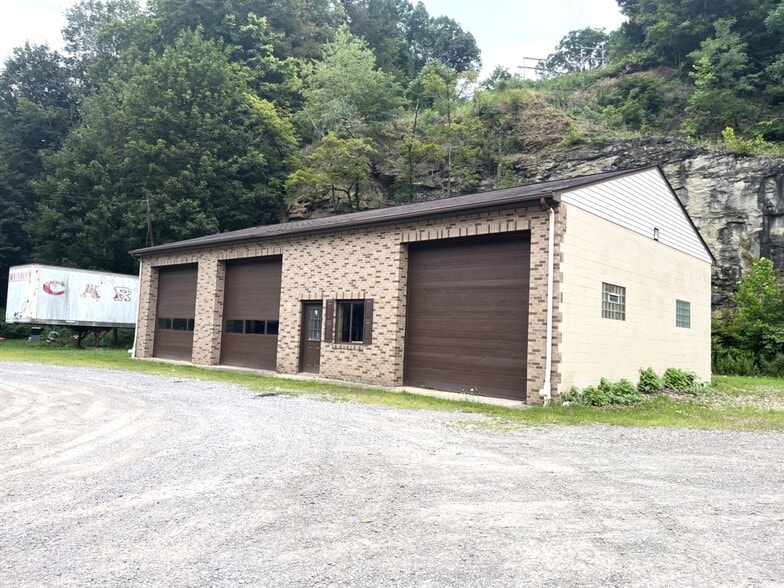Primary Photo Of 1235 Evergreen Rd, Pittsburgh Auto Repair For Sale