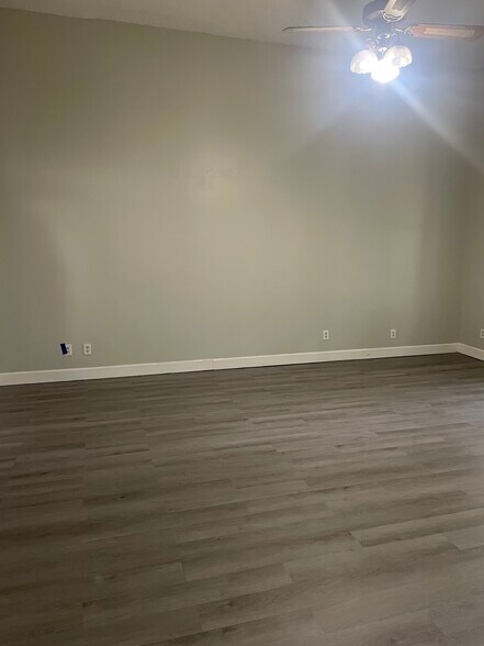 More Photos Of 315 Main Ave, Northport Office Residential For Lease