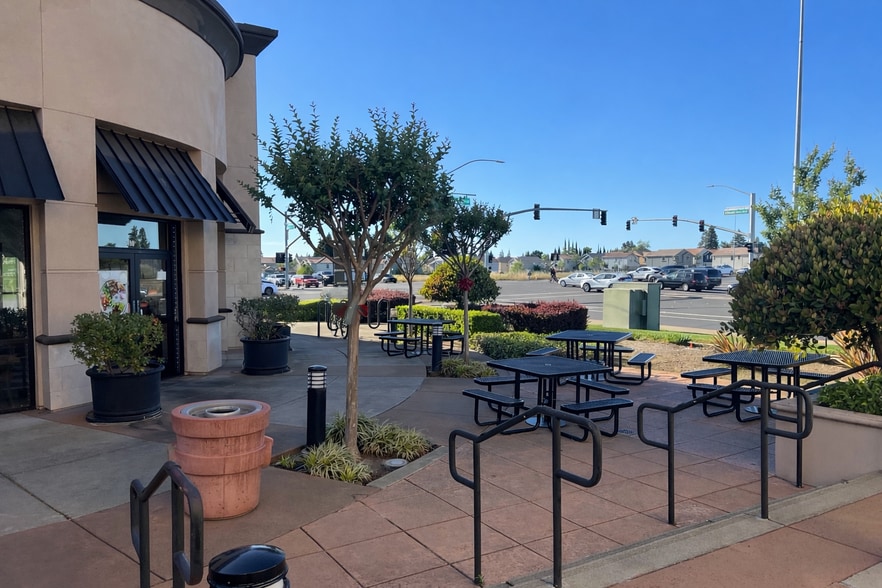 More Photos Of 7451 Foothills Blvd, Roseville General Retail For Lease