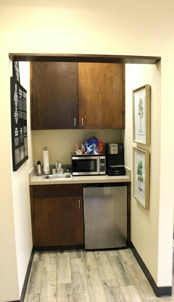 More Photos Of 601 Crescent Blvd, Madison Office For Lease