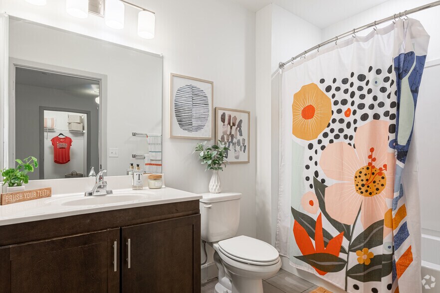 More Photos Of 165 W McMillan St, Cincinnati Apartments For Lease