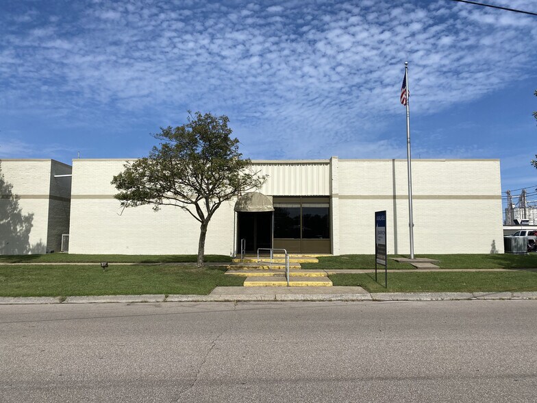 More Photos Of 455 Klutey Park Plaza Dr, Henderson Light Distribution For Sale