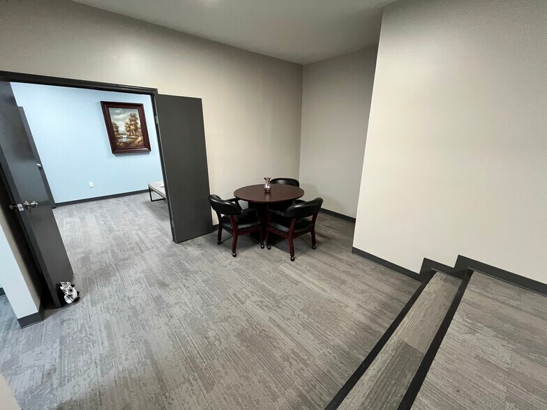 More Photos Of 320 W Broadway St, Okemah Office For Sale