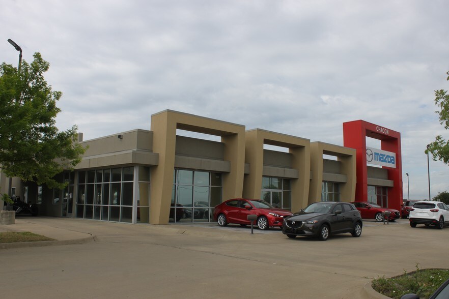 More Photos Of 39490 Lyndon B Johnson Fwy, Dallas Auto Dealership For Lease
