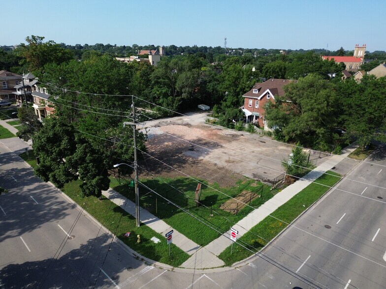 More Photos Of 25 William St, Brantford Office For Sale