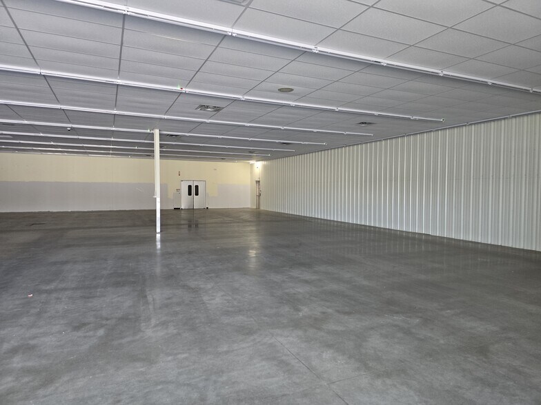 More Photos Of 10245 W Vienna Rd, Montrose Freestanding For Lease