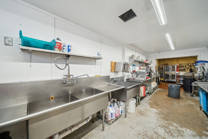 More Photos Of 319 E Illinois Ave, Vinita Restaurant For Sale