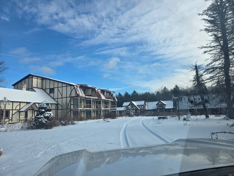 More Photos Of 38 Lehigh Rd, Gouldsboro Hotel For Sale