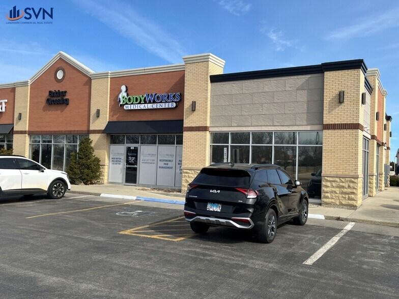 More Photos Of 917-923 S Randall Rd, St Charles General Retail For Lease