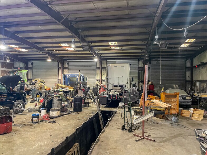 More Photos Of 2423 Homestead Rd, Bowman Warehouse For Sale