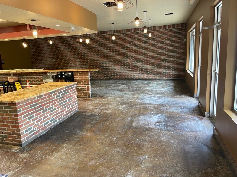 More Photos Of 5701 Parkville St, Columbus Freestanding For Lease