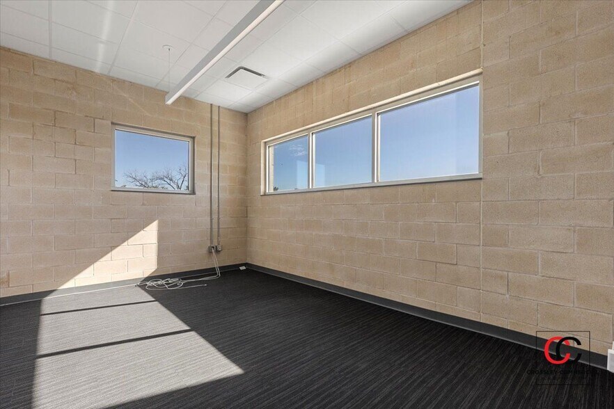 More Photos Of 211 S Brown St, Round Rock Medical For Sale