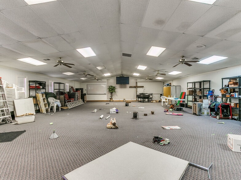 More Photos Of 809 SW 4th St, Moore Religious Facility For Sale