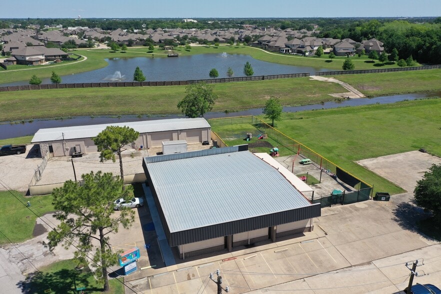 More Photos Of 3111 S Main St, Pearland Warehouse For Sale
