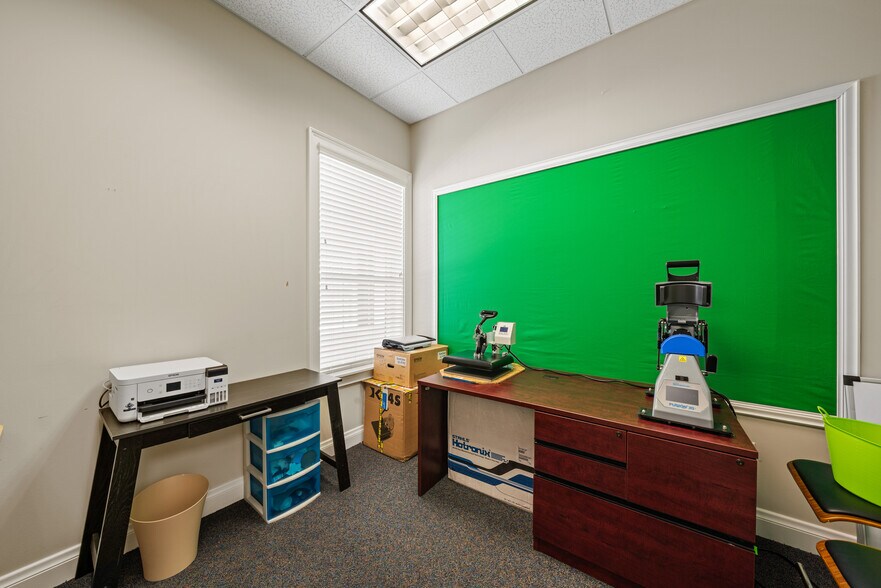 More Photos Of 17411 Bridge Hill Ct, Tampa Loft Creative Space For Sale