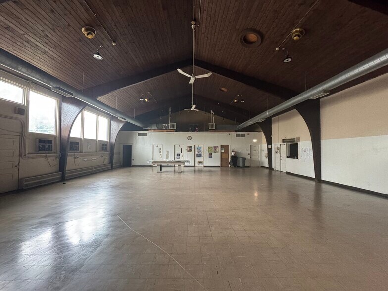 More Photos Of 7550 S Phillips Ave, Chicago Schools For Sale