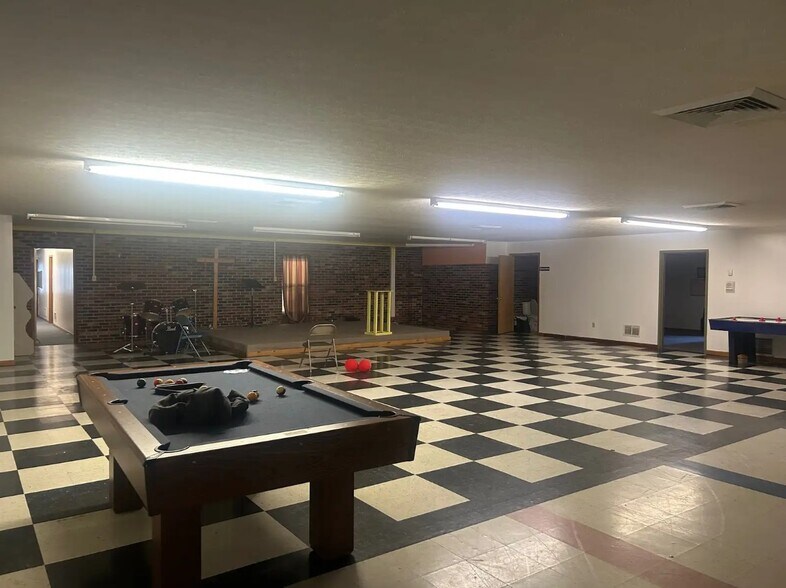 More Photos Of 125 E Montgomery Ave, Clarksville Religious Facility For Sale