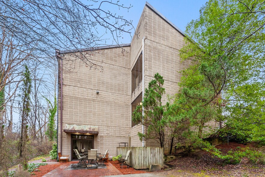 More Photos Of 3066 Mercer University Dr, Chamblee Office For Sale