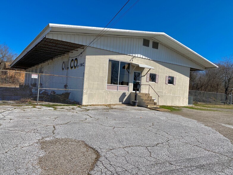 More Photos Of 209 E Wade Ave, Mountain Home Distribution For Sale