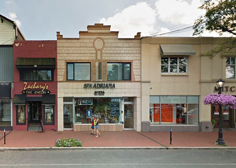 More Photos Of 266 Main St, Huntington Storefront For Lease