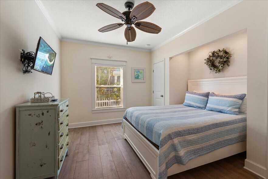 More Photos Of 413 Pine Ave, Anna Maria Flex For Sale