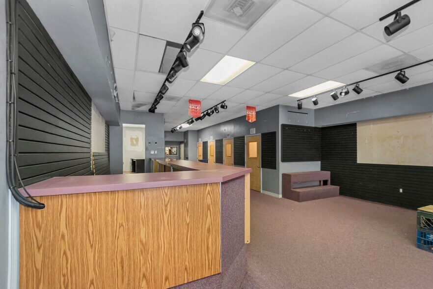 More Photos Of 405 Main St, Woburn Storefront For Lease