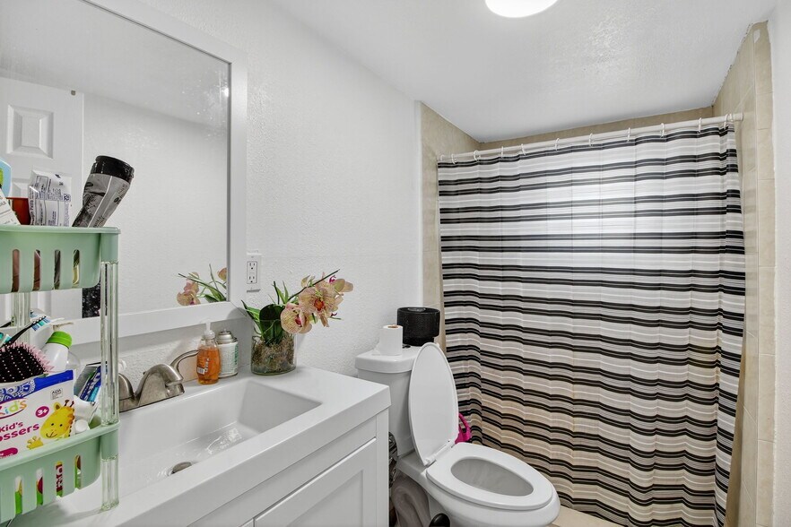 More Photos Of 1680 NW 22nd Ct, Miami Multifamily For Sale