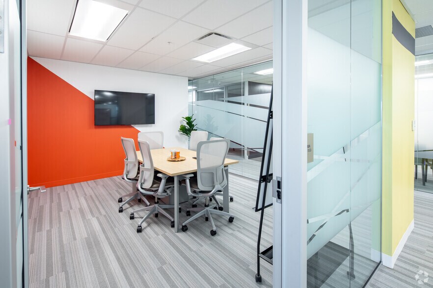 More Photos Of 1290 Central Pky W, Mississauga Office For Lease