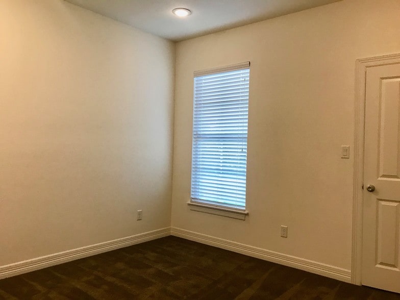 More Photos Of 2980 Elkton Trl, Tyler Apartments For Sale