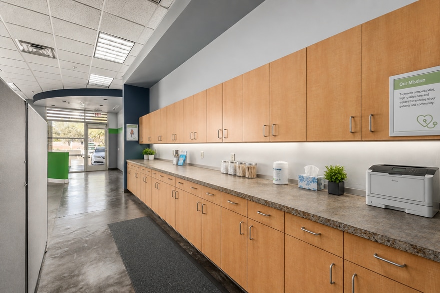 More Photos Of 5425 E Bell Rd, Scottsdale Medical For Lease