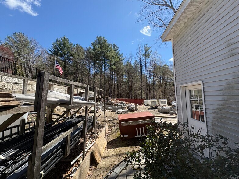 More Photos Of 125 Wason Rd, Hudson Industrial For Lease