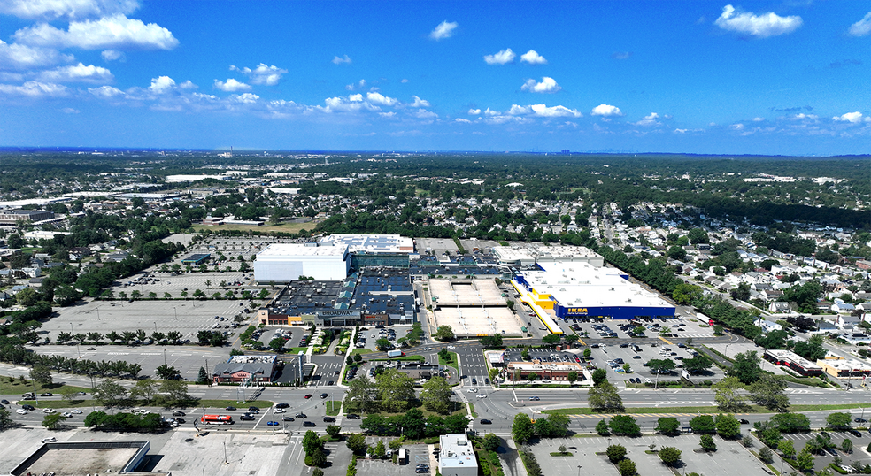 More Photos Of 358 Broadway Mall, Hicksville Unknown For Lease