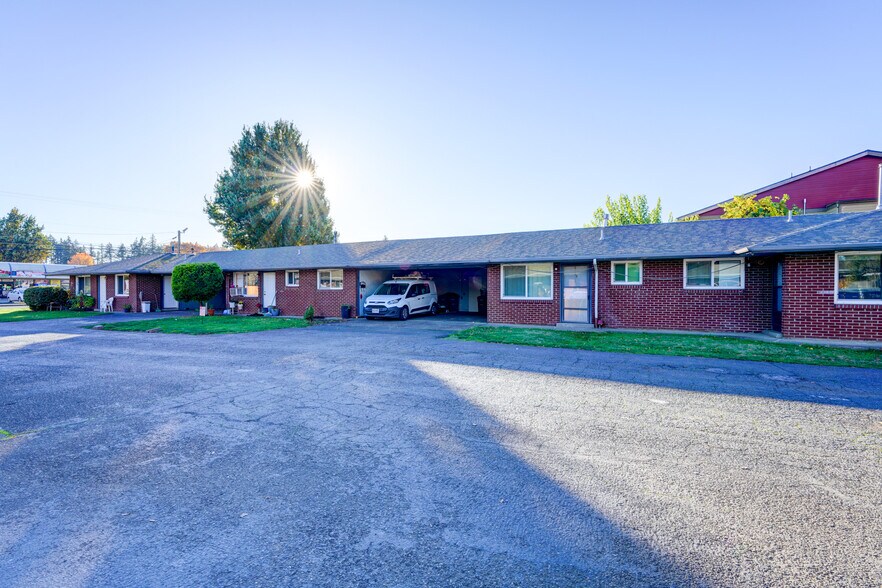 Primary Photo Of 1049 SE Walnut St, Hillsboro Apartments For Sale