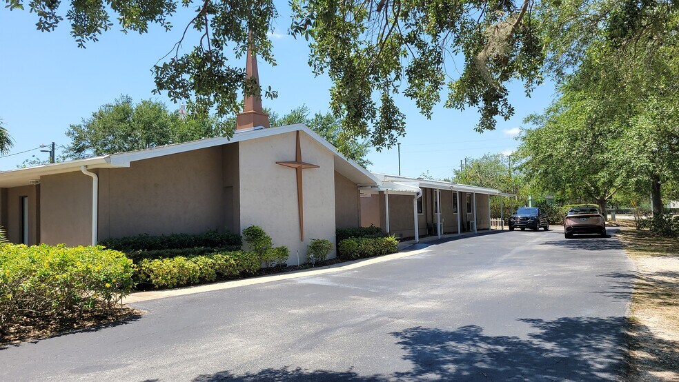 More Photos Of 100 S Grand Hwy, Clermont Schools For Sale