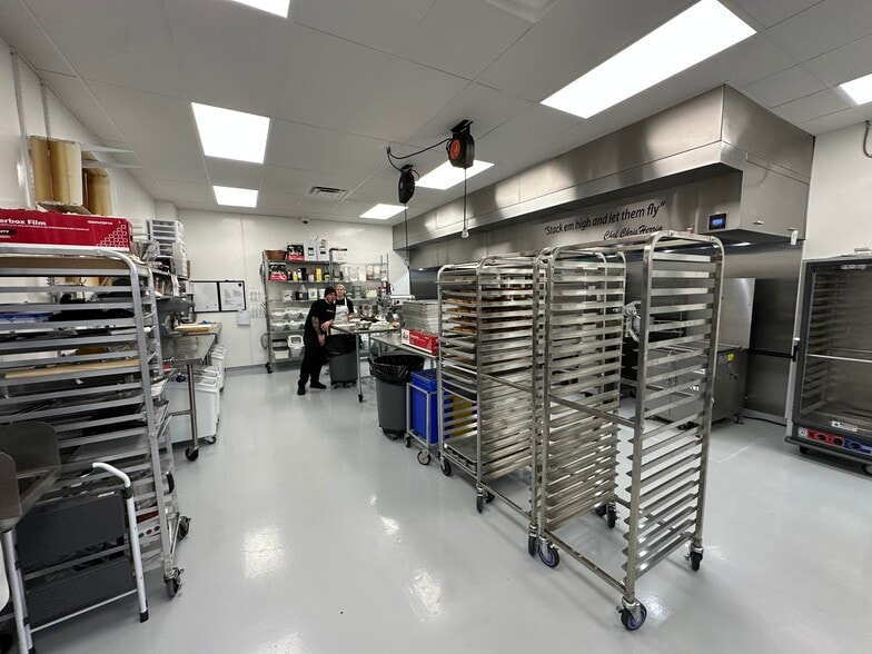 More Photos Of 590 N Main St, Leeds Manufacturing For Sale