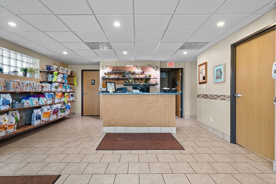 More Photos Of 1518 W Mason St, Green Bay Freestanding For Lease