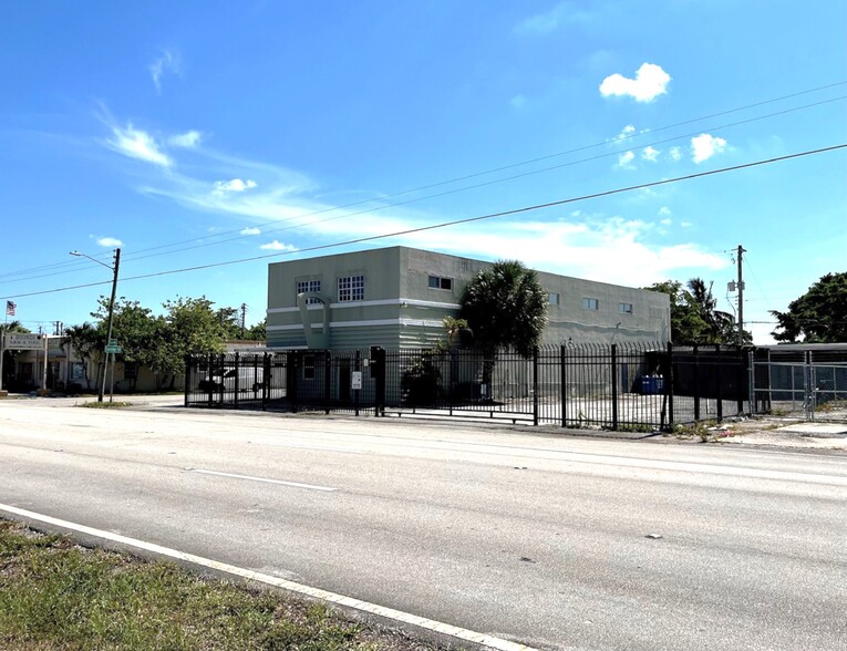 Primary Photo Of 2000 N Dixie Hwy, Hollywood Light Manufacturing For Sale