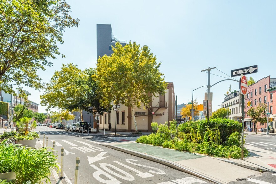 More Photos Of 54 Franklin St, Brooklyn Apartments For Sale