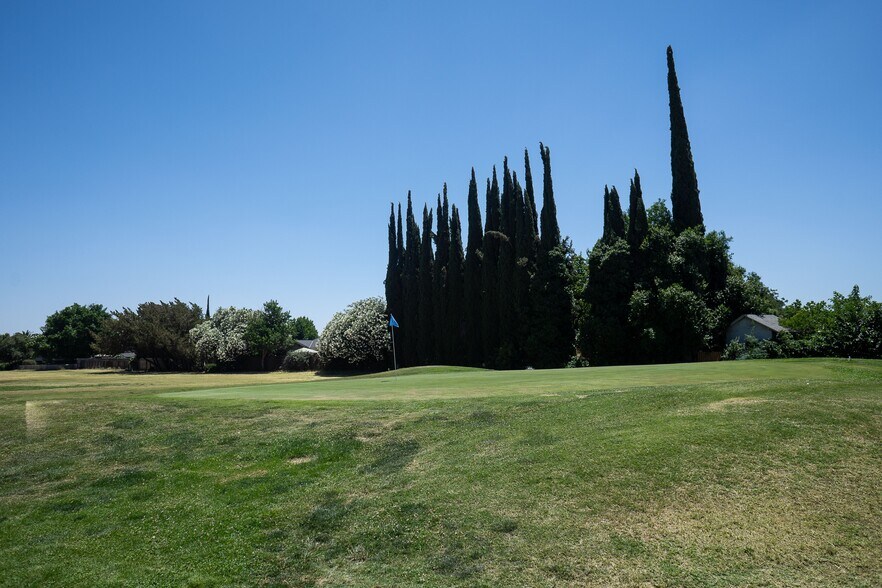 More Photos Of 510 W Visalia Rd, Exeter Golf Course Driving Range For Sale