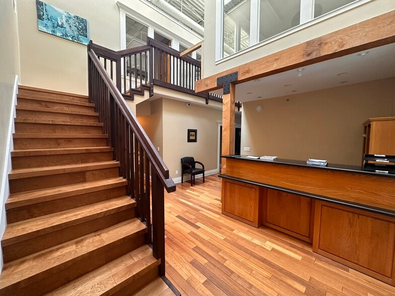 More Photos Of 15272 Croydon Dr, Surrey Office Residential For Sale