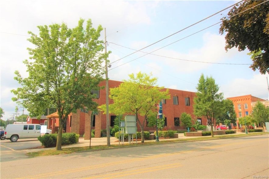 More Photos Of 107 S Main St, Almont Restaurant For Lease