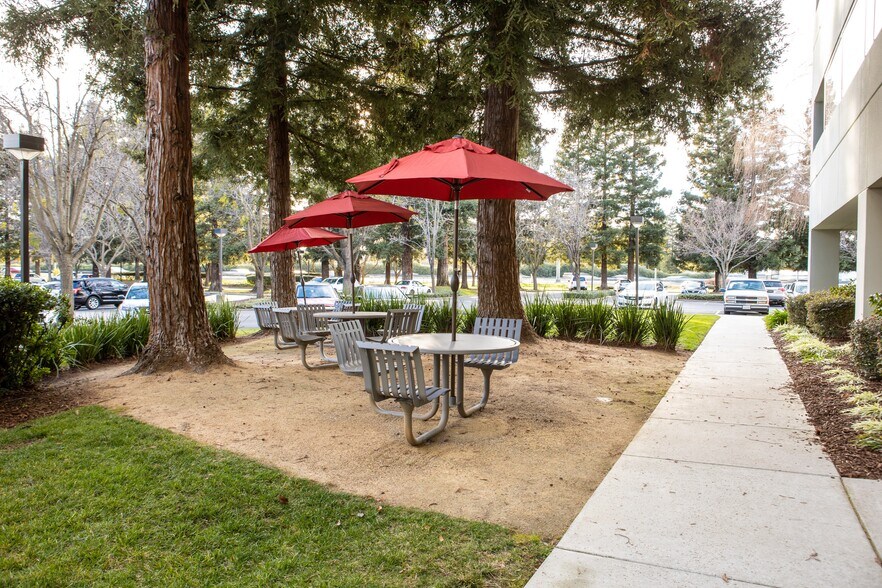 More Photos Of 2535 Capitol Oaks Dr, Sacramento Office For Lease
