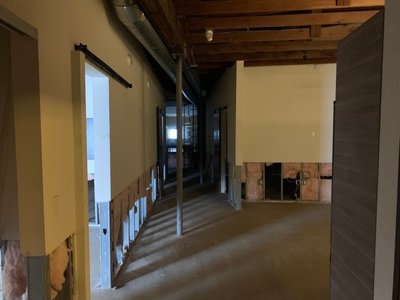 More Photos Of 2003-2011 Main St, Santa Monica Freestanding For Sale
