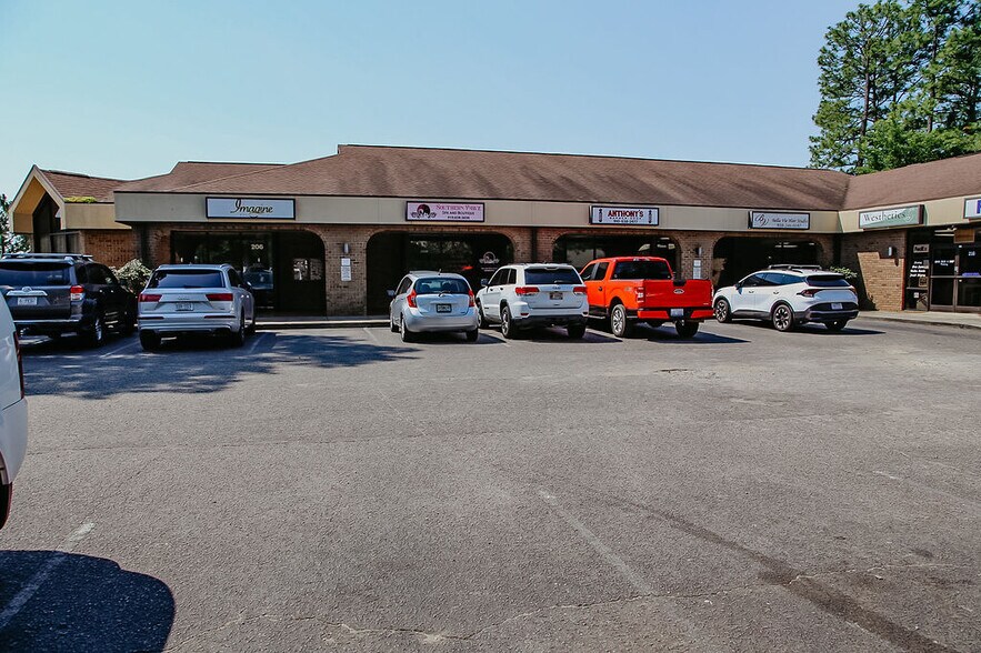 More Photos Of 206-216 Commerce Ave, Southern Pines Unknown For Lease