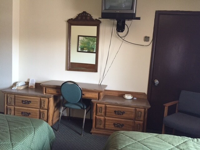 More Photos Of 100 Silver St, Hurley Hotel For Sale