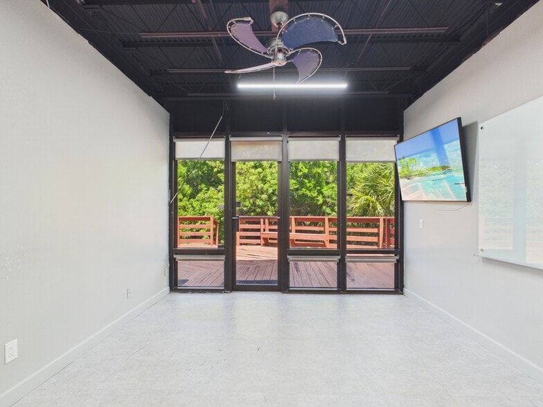 More Photos Of 5021 W Laurel St, Tampa Loft Creative Space For Sale