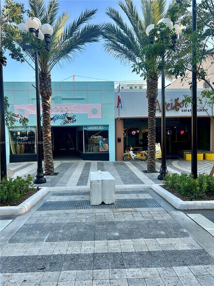 More Photos Of 2022 Hollywood Blvd, Hollywood Restaurant For Sale
